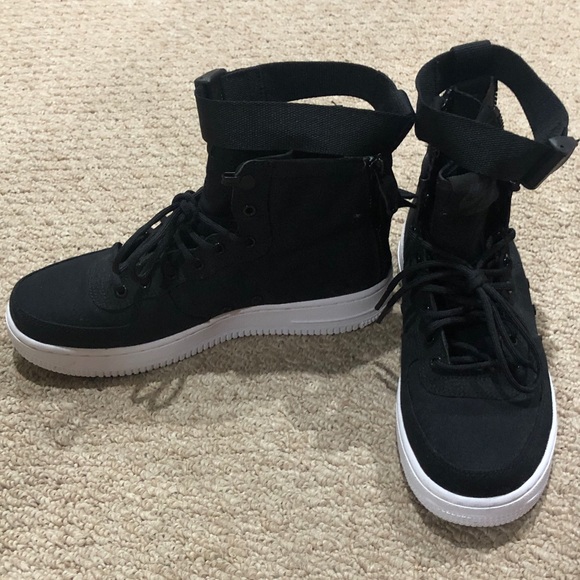 Nike SF- Air Force 1- mid GS - Picture 4 of 7